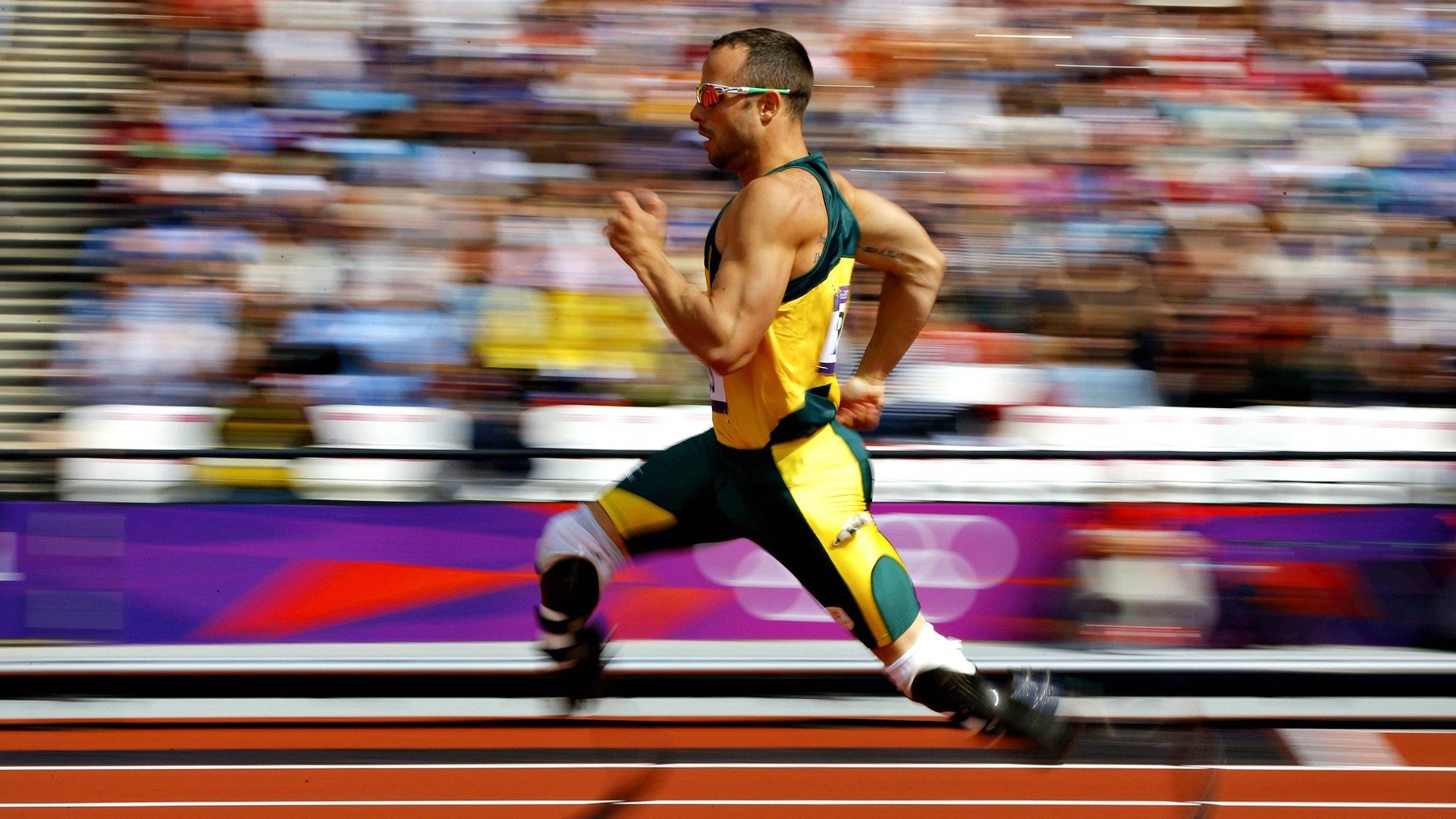 赛场默契:车手与队友完美配合的瞬间